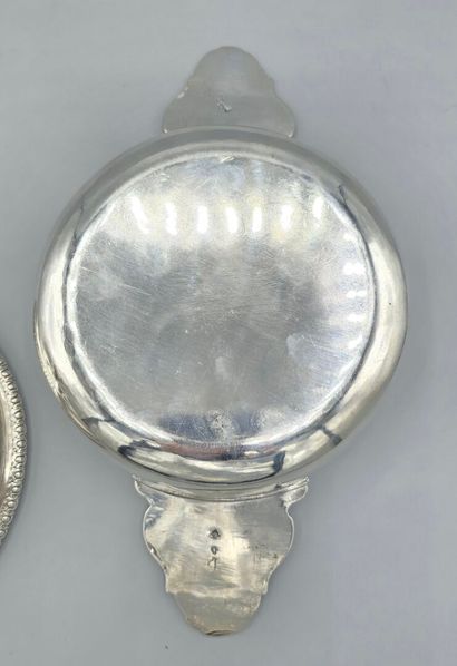 PARIS 1752
Écuelle couverte en argent dotée...