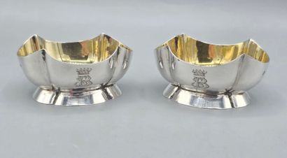 Londres 1880.

Paire de salières en argent,...