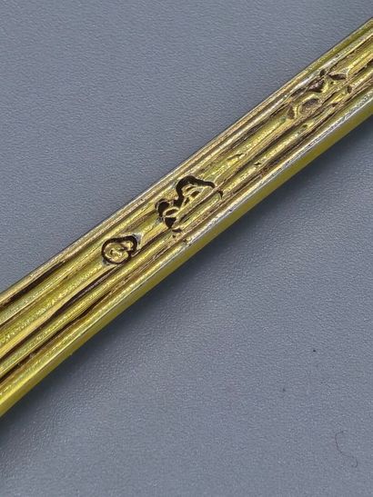 PARIS 1777. 
Pelle à sel en vermeil, modèle...