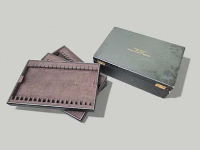 Coffret de ménagère complet de ses 3 plateaux...