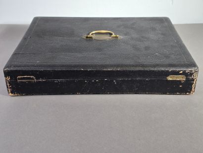 Coffret de ménagère, à poignées en laiton...