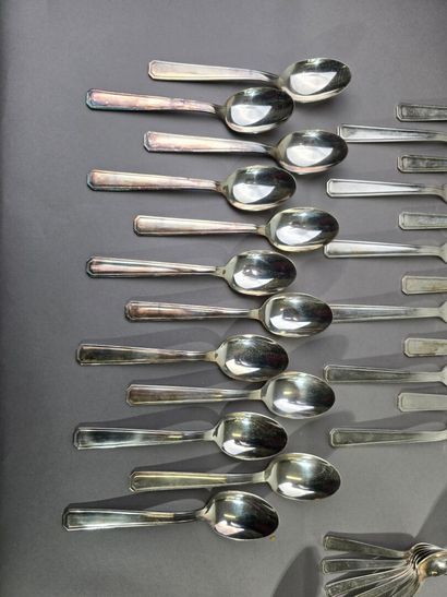 Art Deco style silver-plated cutlery set.
Includes...