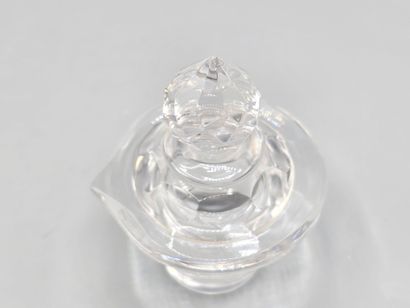 White crystal decanter with stopper.
H. 22.5...