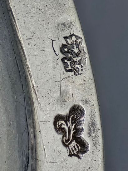 Paris 1761.

Plat en argent d'époque Louis...