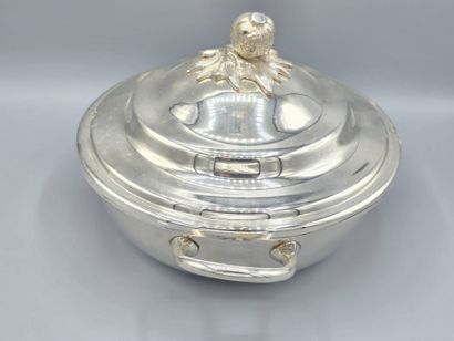 Silver-plated covered tureen with flat bottom....