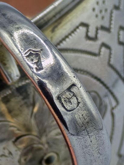Tasse russe en argent et vermeil, reposant...
