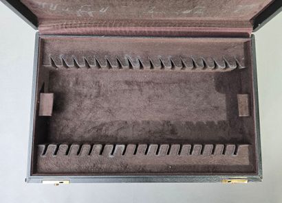 Coffret de ménagère complet de ses 3 plateaux...