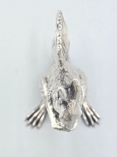 Salière en argent fondu figurant un écureuil...