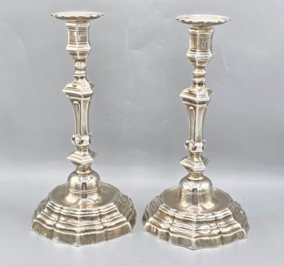 LILLE (vers 1774-1778)
Paire de flambeaux...