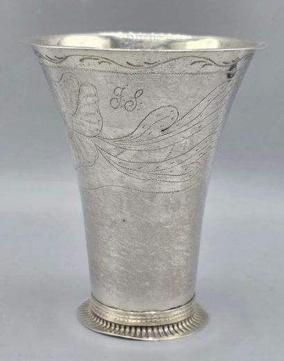 SUEDE, 1805.
Gobelet ou timbale de forme...