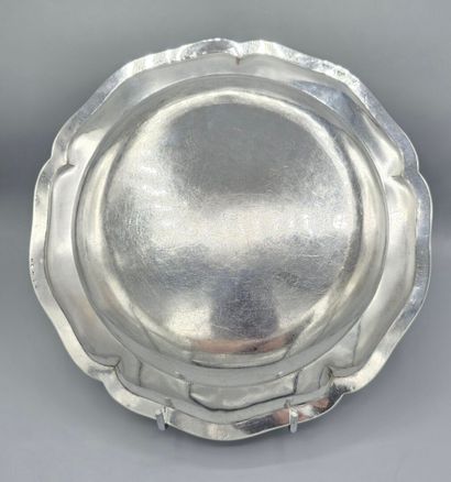 Paris 1761.

Plat en argent d'époque Louis...