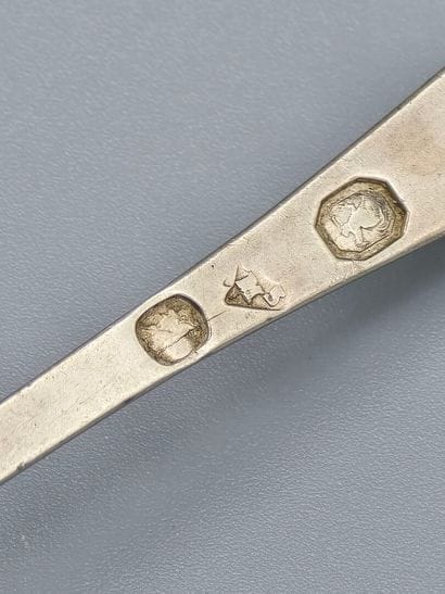 PARIS 1809-1818.
Lot en argent comprenant:
-...