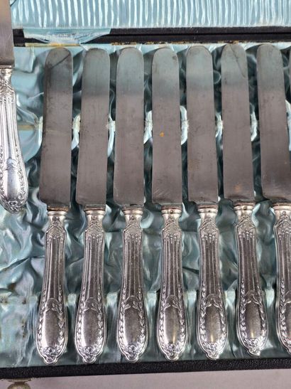 Autriche-Hongrie

Double service de couteaux...