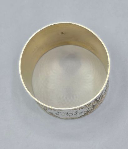 Rond de serviette en argent à décor de feuillage,...