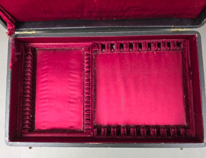Grand coffret de ménagère avec dessus cuir...