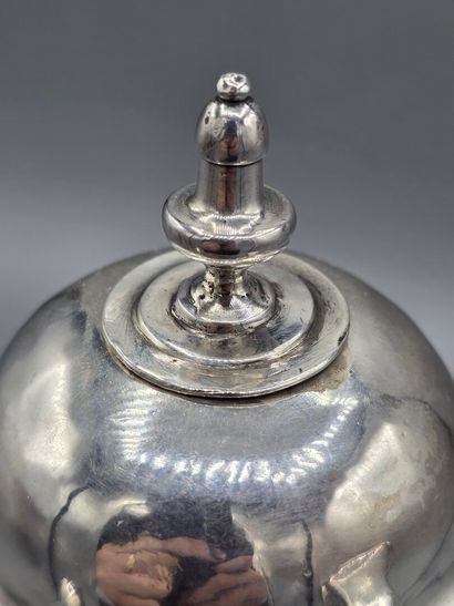 LONDRES 1706-07
Rare chocolatière en argent...