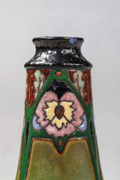 MONTIERES (Amiens)
Pear-shaped vase with...