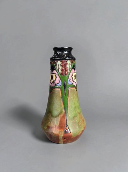 MONTIERES (Amiens)
Pear-shaped vase with...