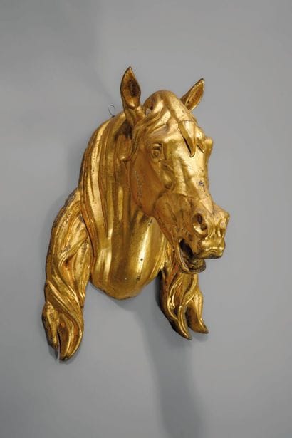 Stable sign made of gilded brass or zinc.
Decorated...