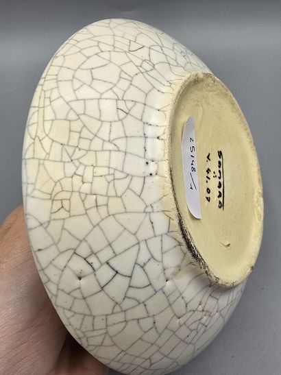 SAMARA
Ceramic vase with a flattened body...