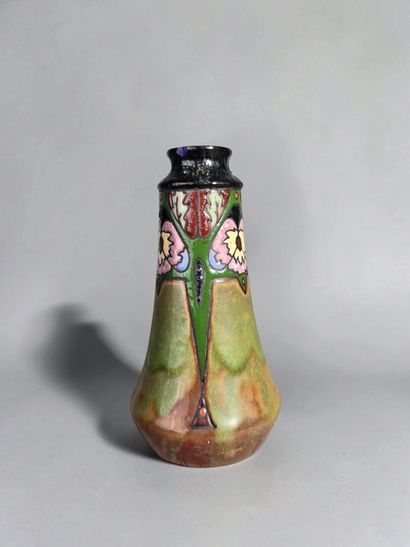 MONTIERES (Amiens)
Pear-shaped vase with...