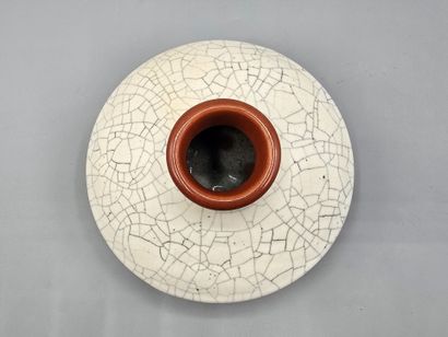 SAMARA
Ceramic vase with a flattened body...