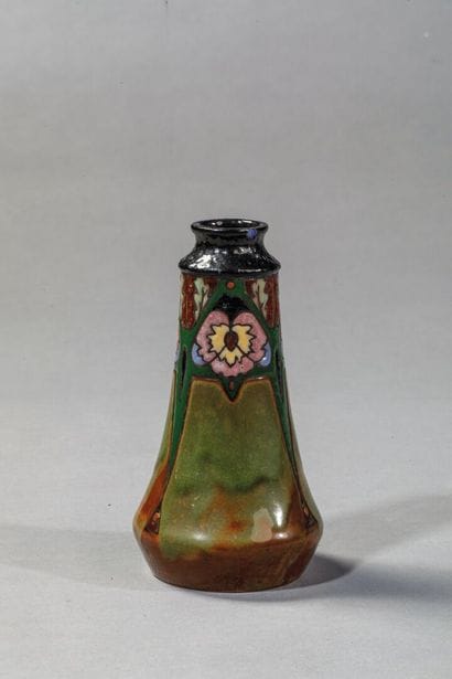 MONTIERES (Amiens)
Pear-shaped vase with...