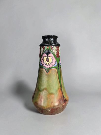 MONTIERES (Amiens)
Pear-shaped vase with...
