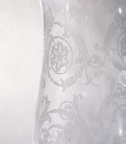 BACCARAT
Crystal candleholder with a twisted-ribbed...
