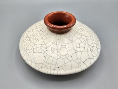 SAMARA
Ceramic vase with a flattened body...