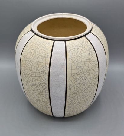 SAMARA
White crackled ceramic ball-shaped...