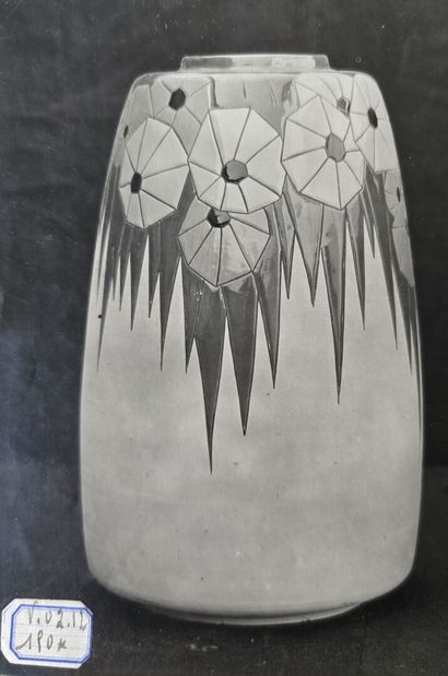 SAMARA
Photograph of two vases
Vase 02, version...