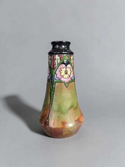 MONTIERES (Amiens)
Pear-shaped vase with...