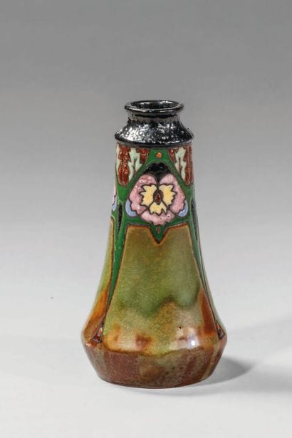 MONTIERES (Amiens)
Pear-shaped vase with...
