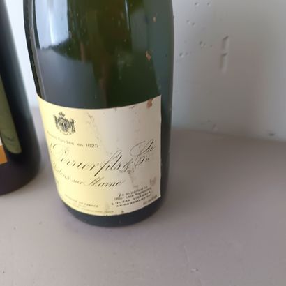 Lot:
1 bouteille Château Lamartre
1 bouteille...