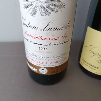 Lot:
1 bouteille Château Lamartre
1 bouteille...