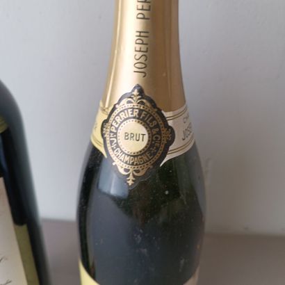 Lot:
1 bouteille Château Lamartre
1 bouteille...