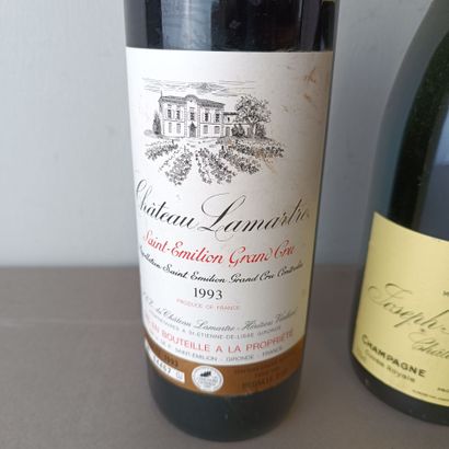 Lot:
1 bouteille Château Lamartre
1 bouteille...