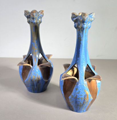 Pierrefonds
Paire de vases en ceramique émaillée...