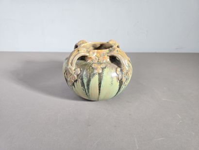 Pierrefonds modèle 587
Vase boule à 4 anses...