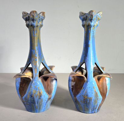 Pierrefonds
Paire de vases en ceramique émaillée...