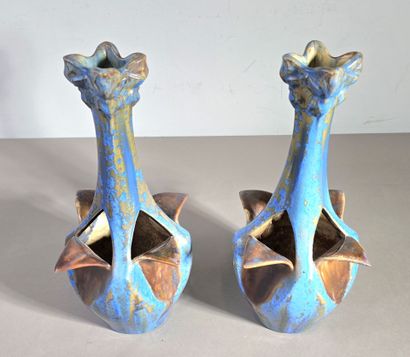 Pierrefonds
Paire de vases en ceramique émaillée...