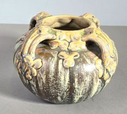 Pierrefonds modèle 587
Vase boule à 4 anses...