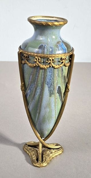 PIERREFONDS? 
Joli vase en céramique émaillée...