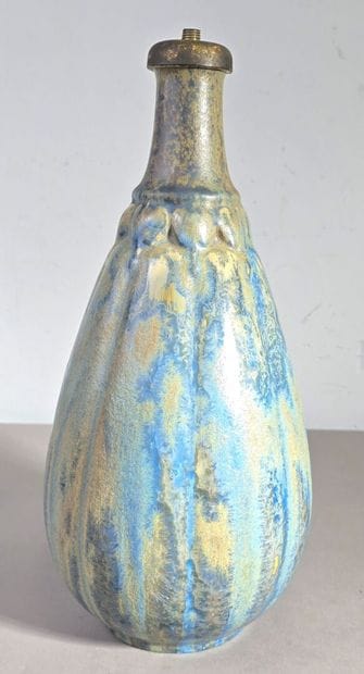 Pierrefonds modèle 588
Vase monté en lampe...