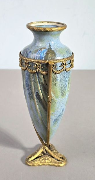 PIERREFONDS? 
Joli vase en céramique émaillée...