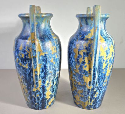 Pierrefonds modèle 397
Paire de vases amphores...