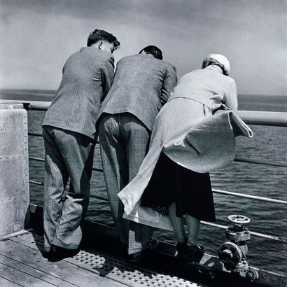 Roger SCHALL (1904-1995)

Trois passagers...