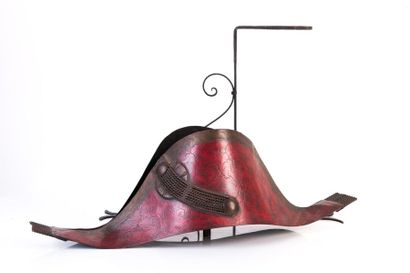 Enseigne formée par le bicorne de l'empereur...