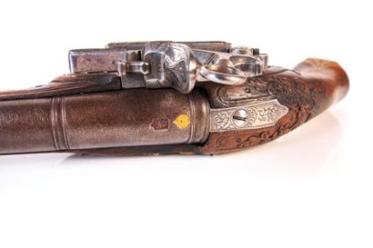 Paire de pistolets à silex italiens d’officier,...